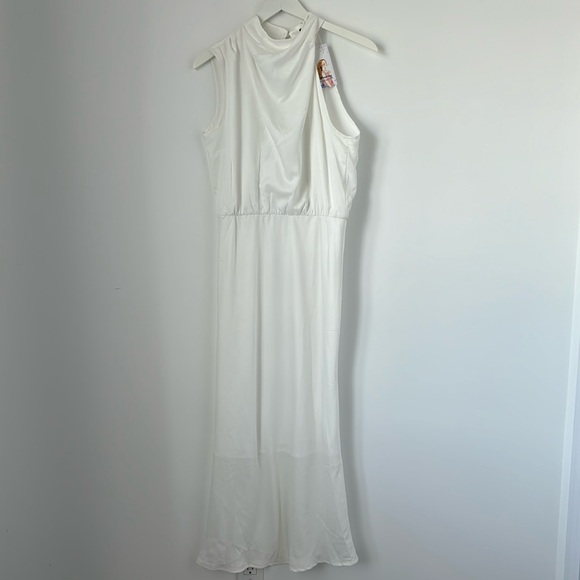 Amazon Dress - Picture 2 of 4